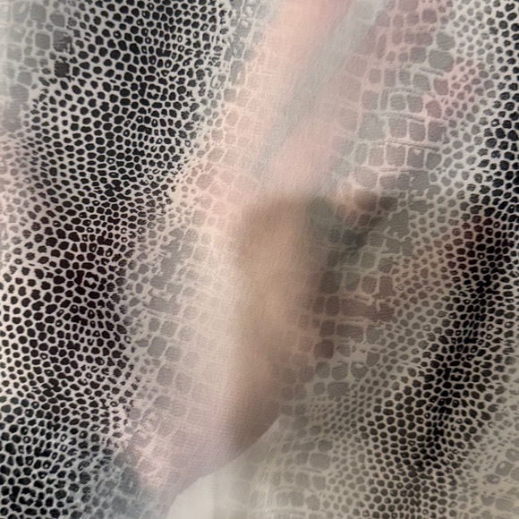 Valerie Stevens Black and White Sheer Textured Blouse Size S - Picture 3 of 14